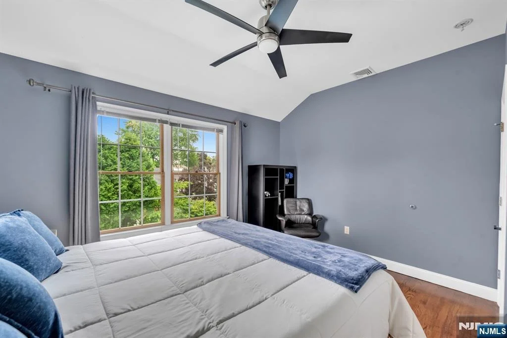 Photo of 1025 Maple