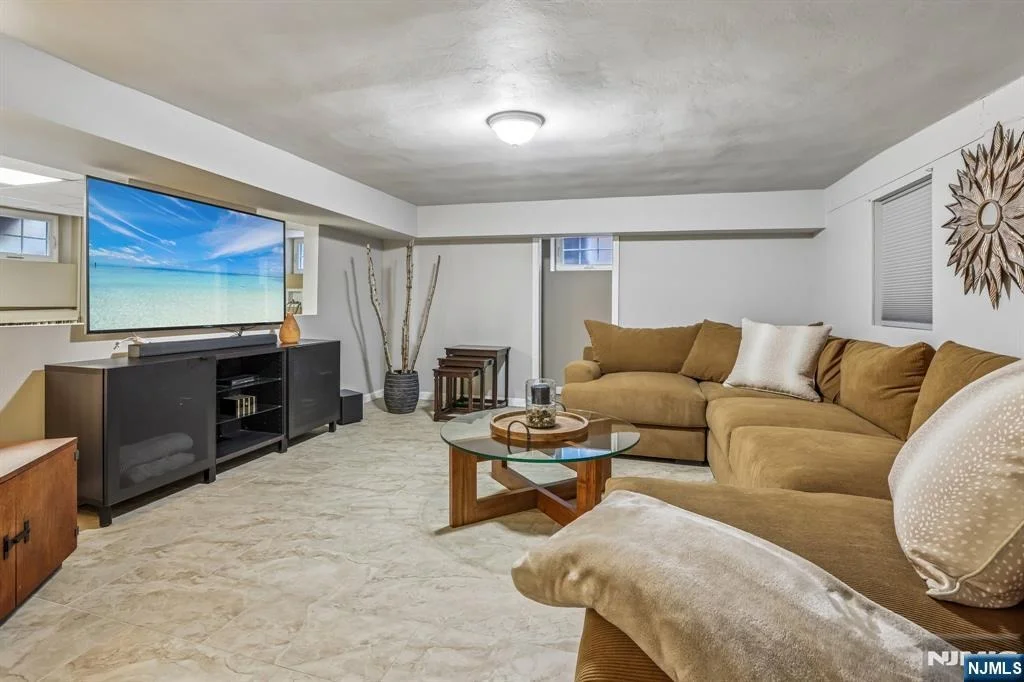 Photo of 293 Euclid
