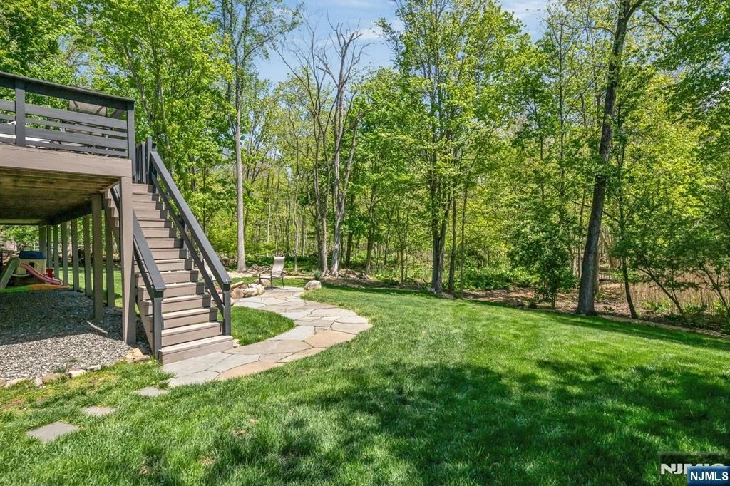 Photo of 558 W Saddle River