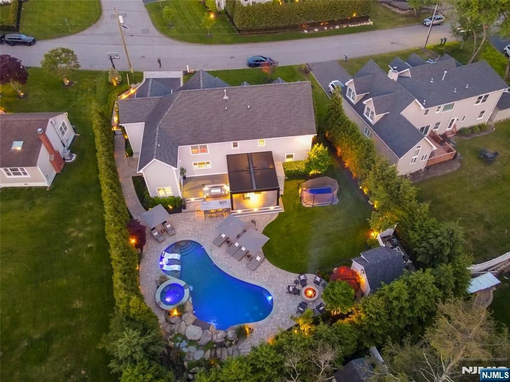 Photo of 11 Amelia