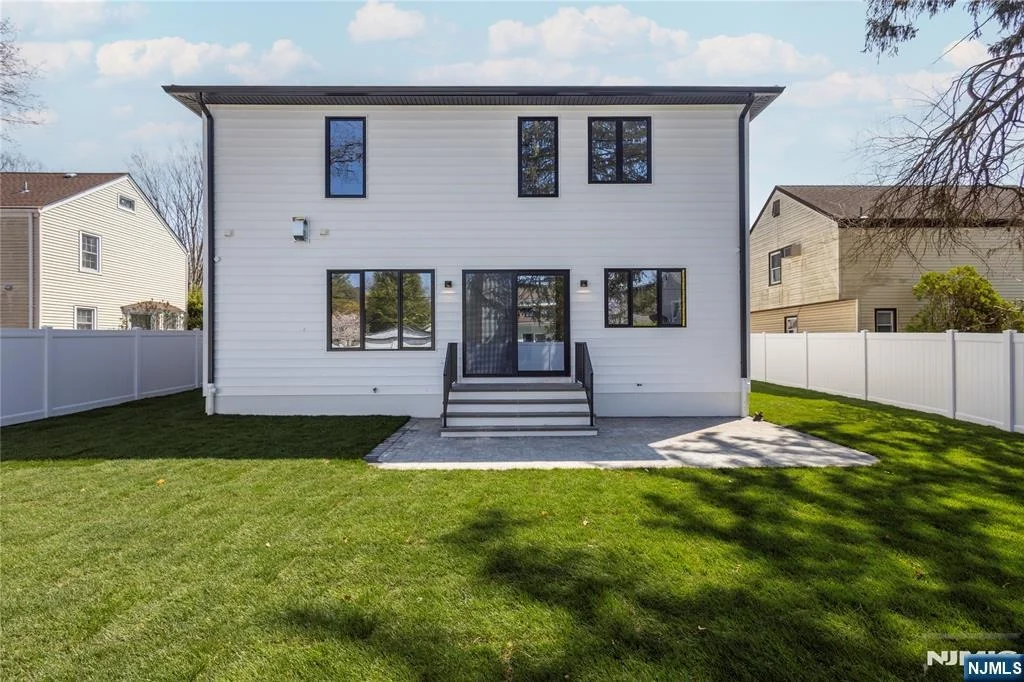 Photo of 395 Hickory