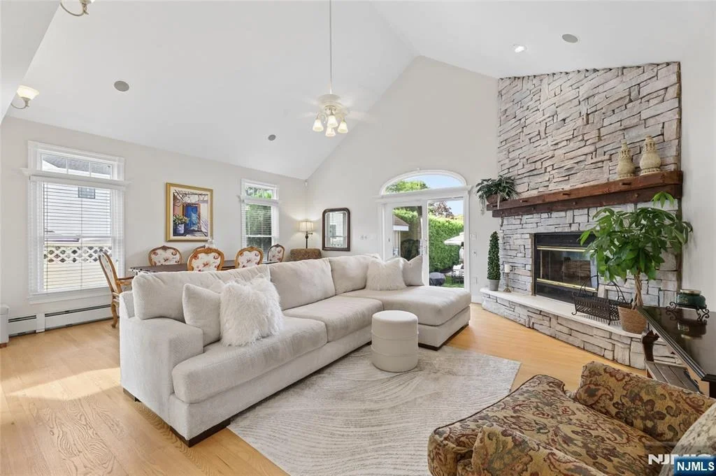 Photo of 599 Oak