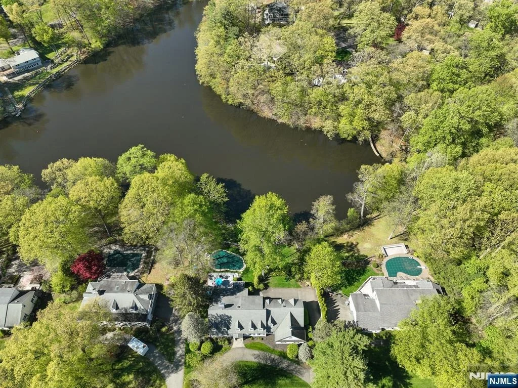 Photo of 372 Lakeview