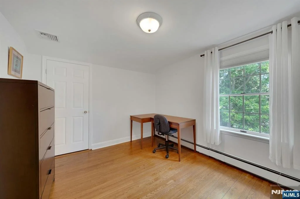 Photo of 140 Boulevard