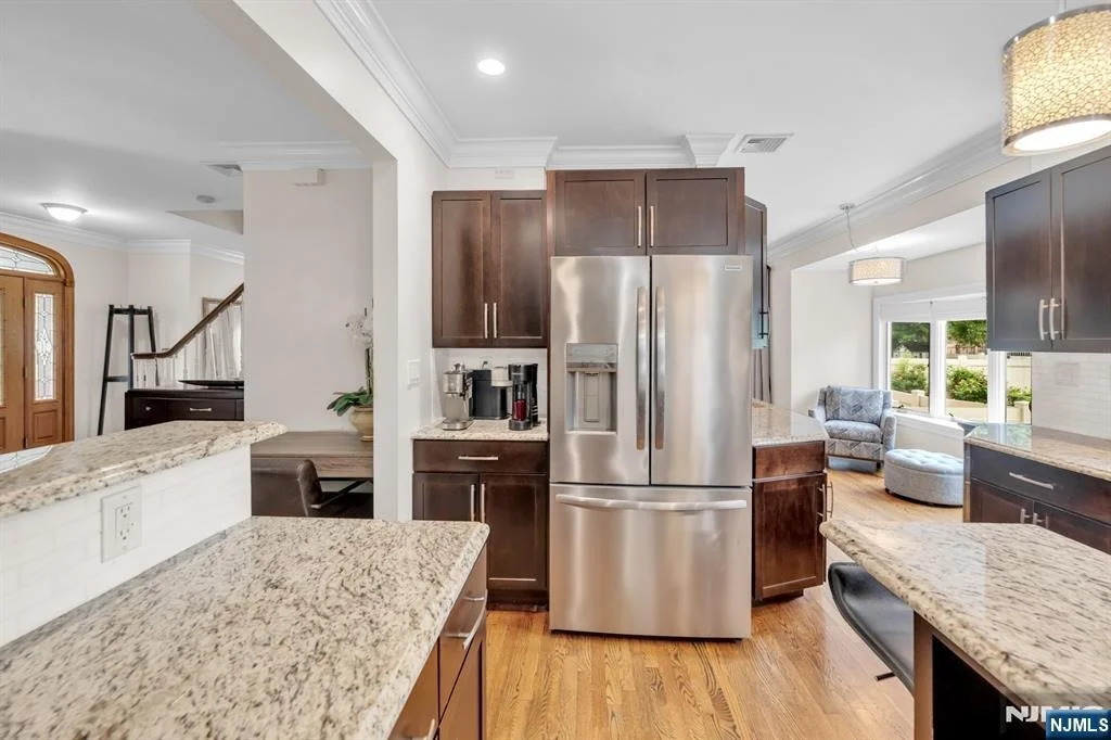 Photo of 1025 Maple