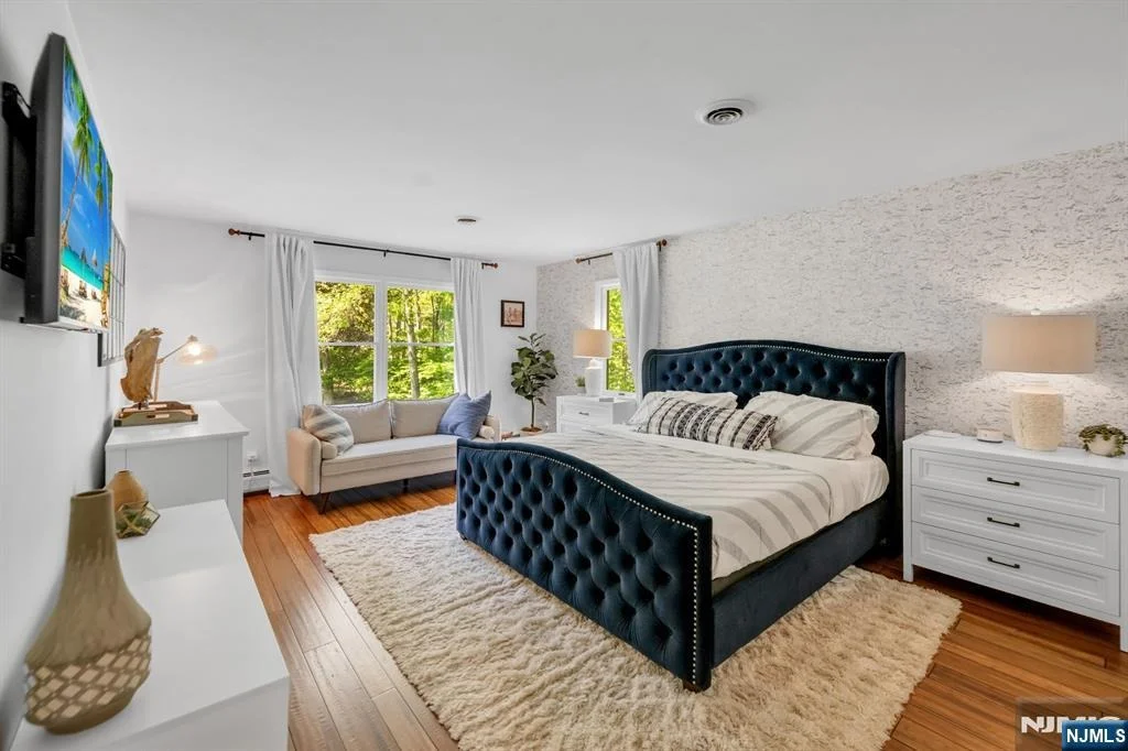 Photo of 558 W Saddle River