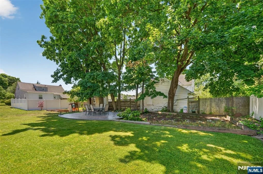 Photo of 413 Maple Hill