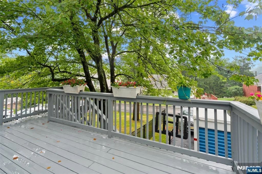Photo of 8 Oak Crest