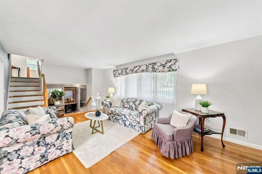 Photo of 33 Waling