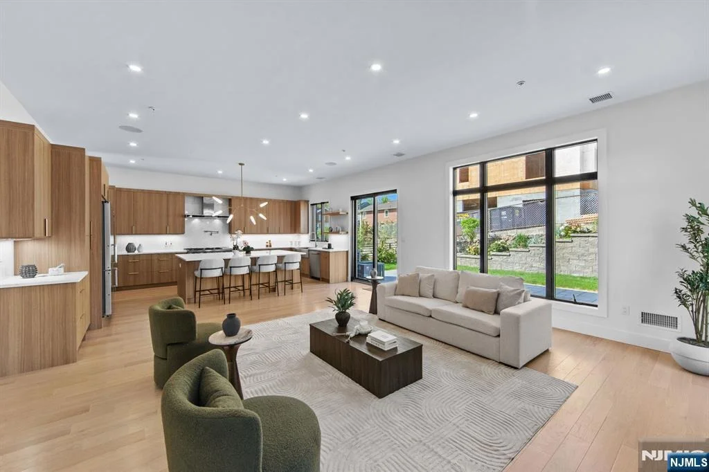 Photo of 61 Edgewater