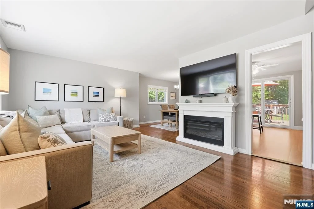 Photo of 77 White Pond