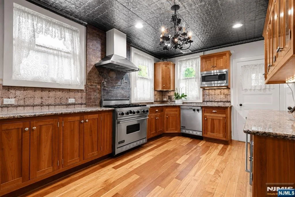 Photo of 384 Anderson