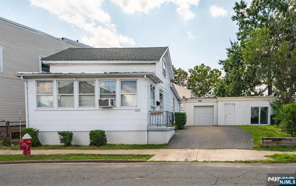 Photo of 307 Washington