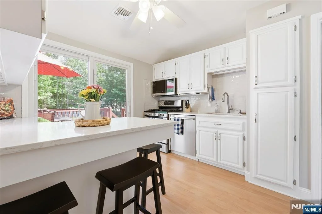 Photo of 77 White Pond