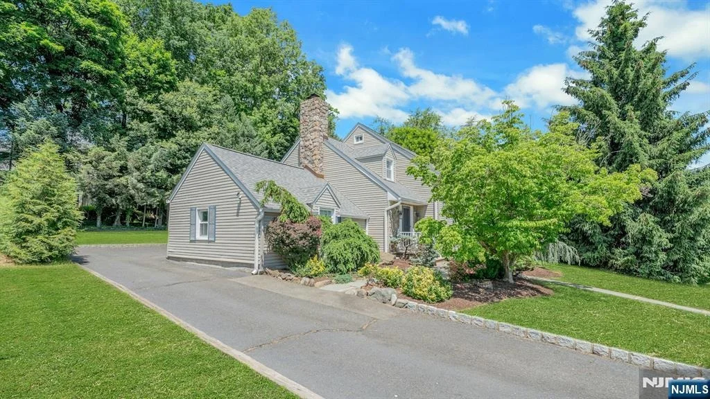 Photo of 140 Boulevard