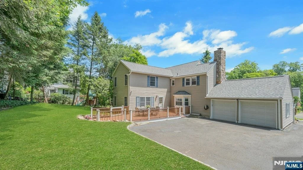 Photo of 140 Boulevard