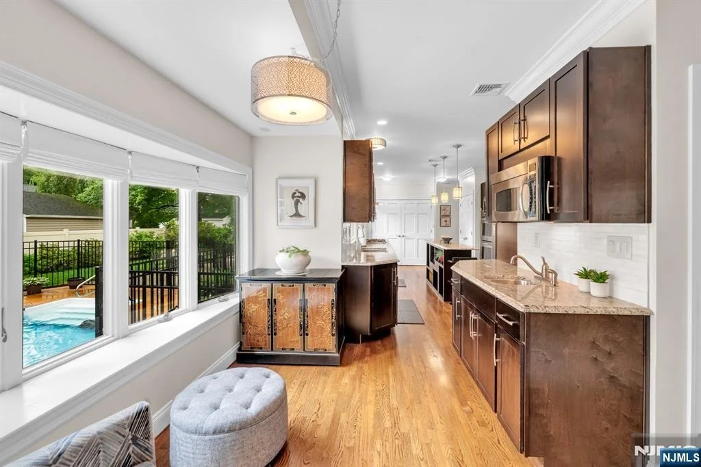 Photo of 1025 Maple
