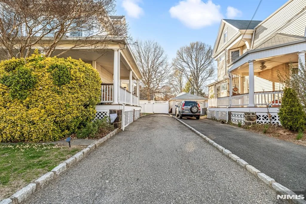 Photo of 208 Mortimer