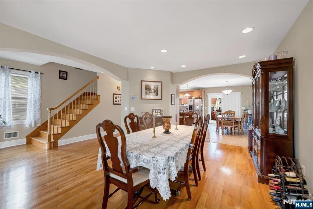 Photo of 395 Wood Ridge