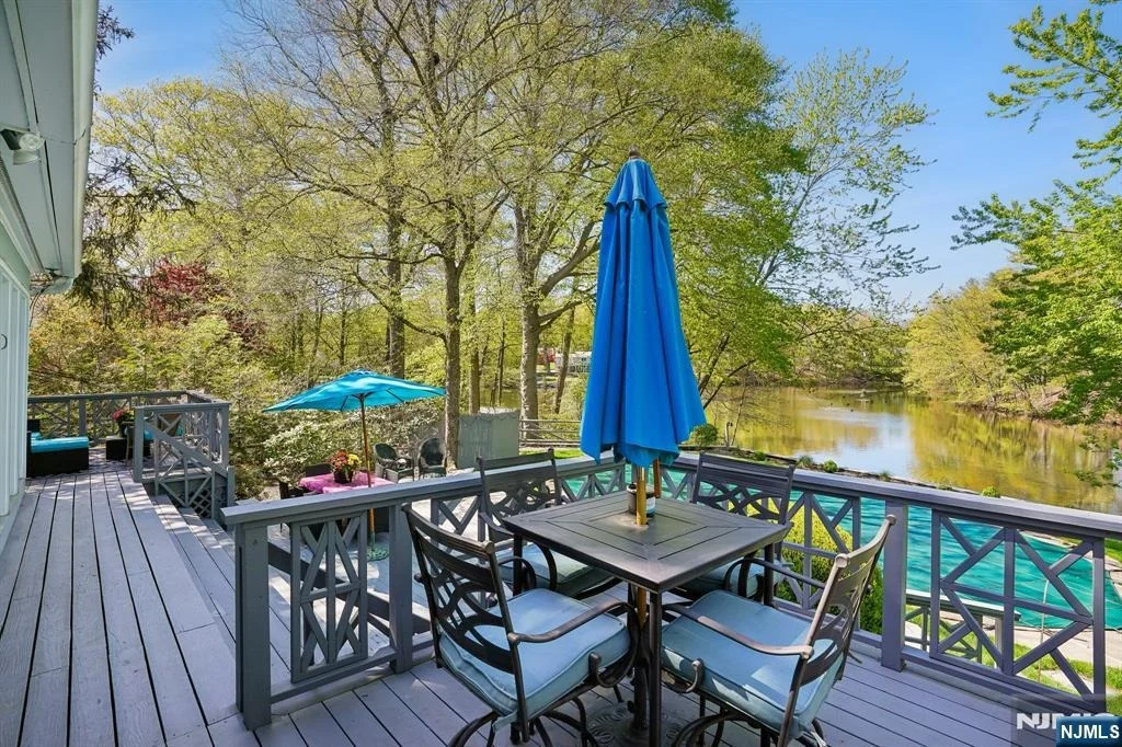Photo of 372 Lakeview