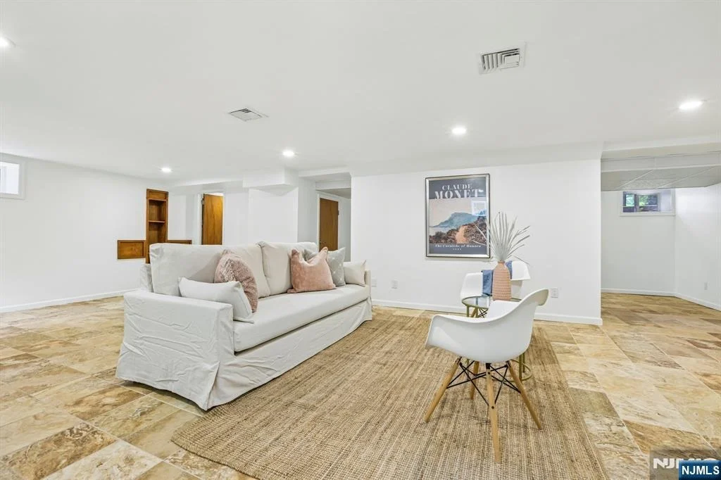 Photo of 650 Ridgewood