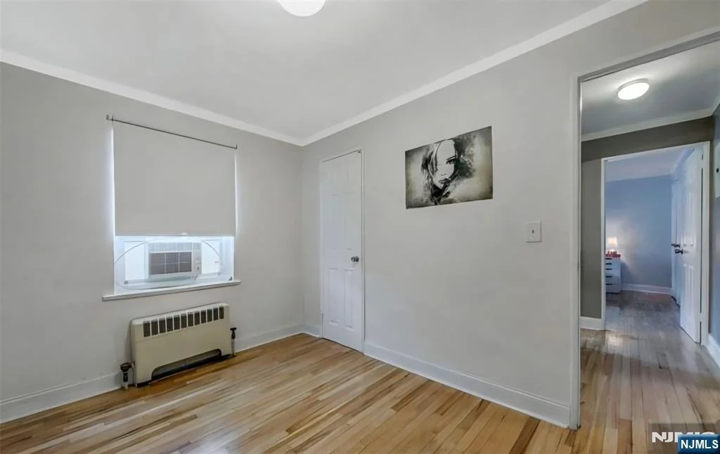 Photo of 370 Esplanade