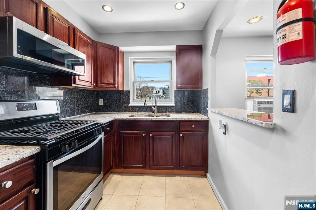 Photo of 418 Esplanade