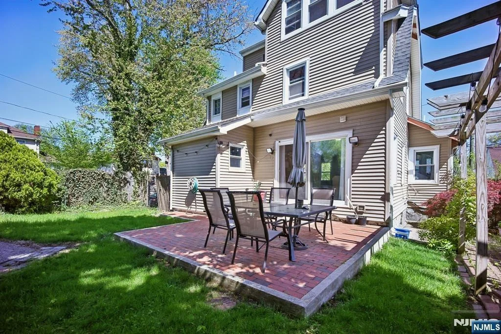 Photo of 1494 Endicott