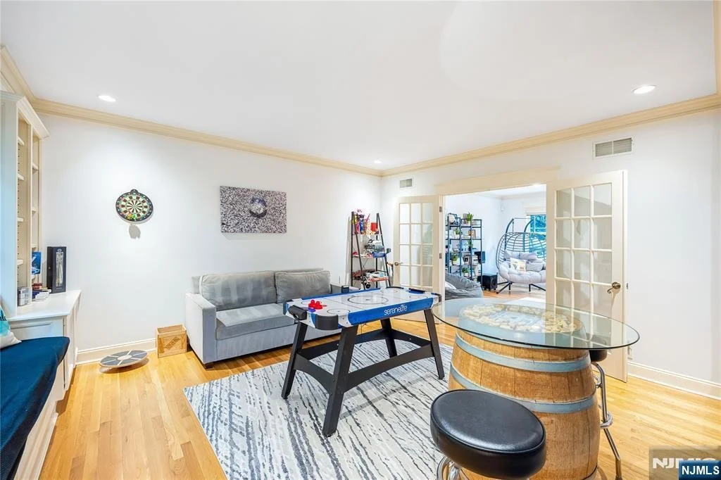 Photo of 41 Downey