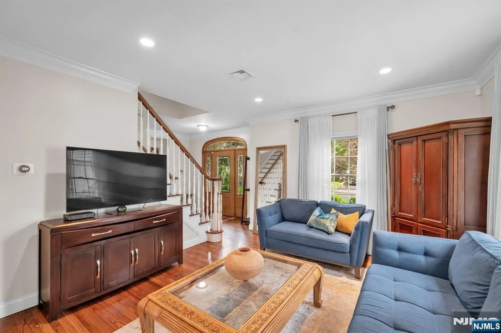 Photo of 1025 Maple