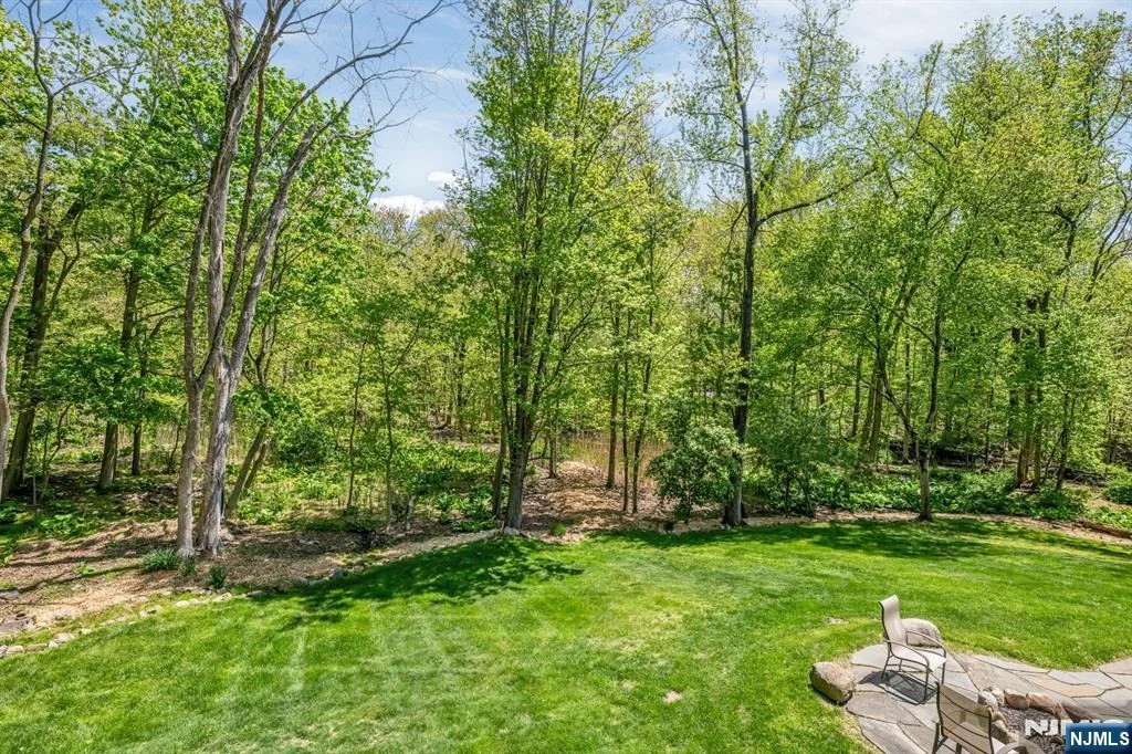 Photo of 558 W Saddle River