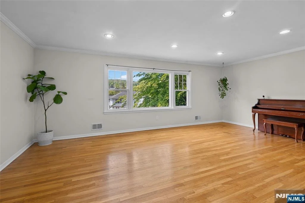 Photo of 260 Saint Cloud