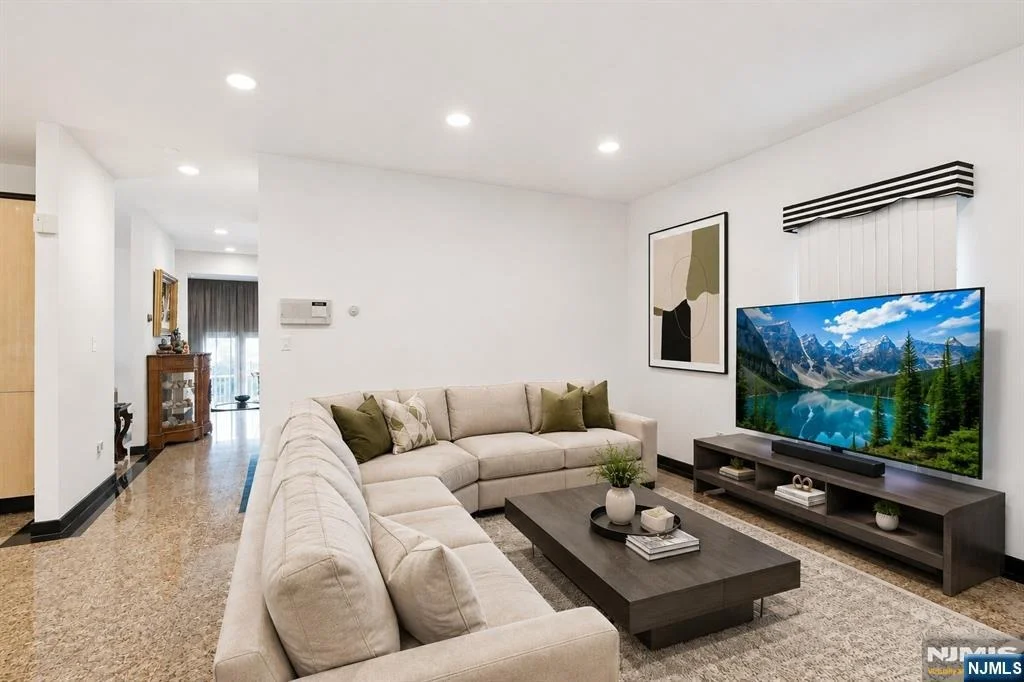 Photo of 750 Undercliff