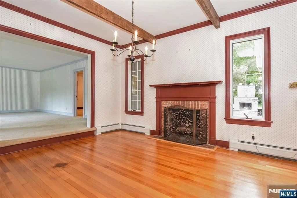 Photo of 497 W Saddle River
