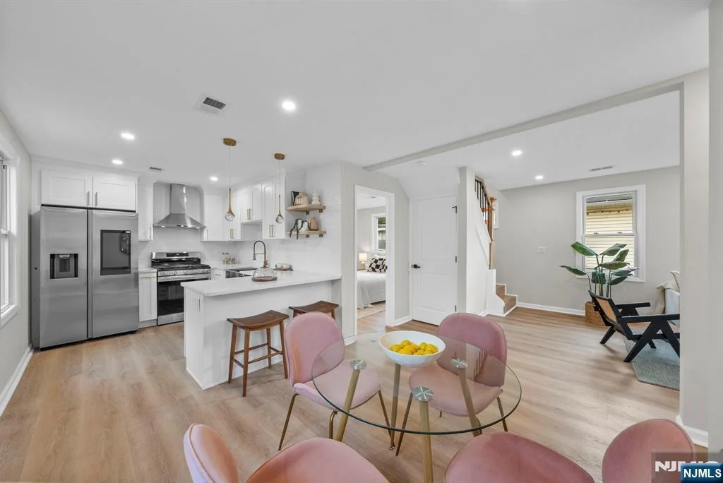 Photo of 484 Sylvan