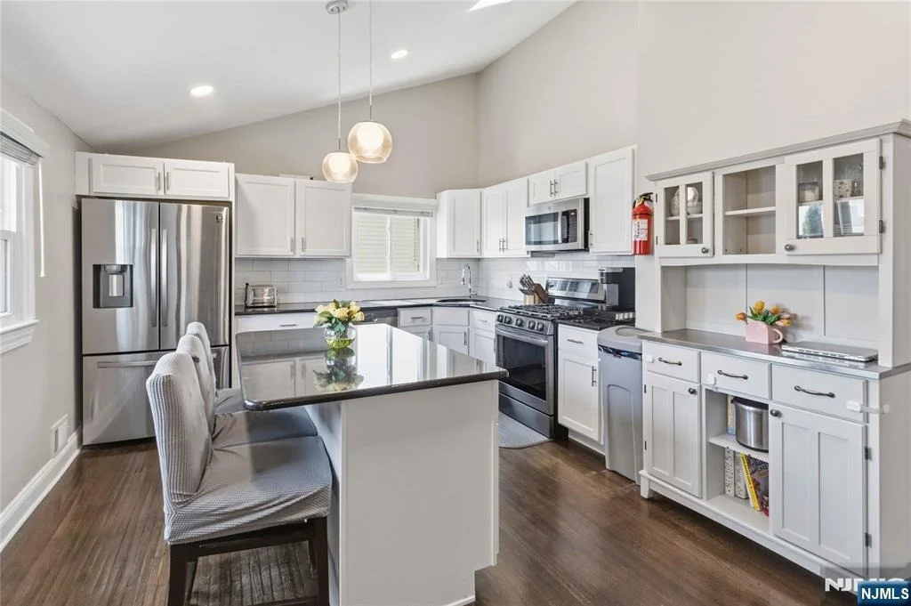 Photo of 345 Saddle River