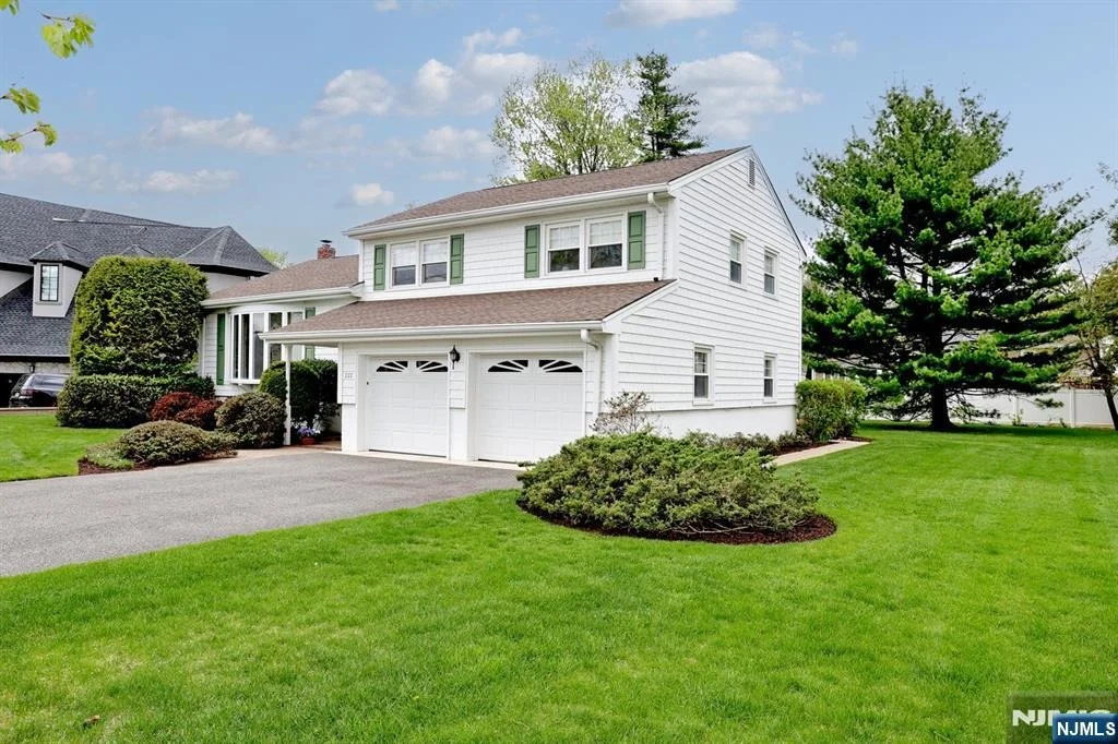 Photo of 222 Merritt