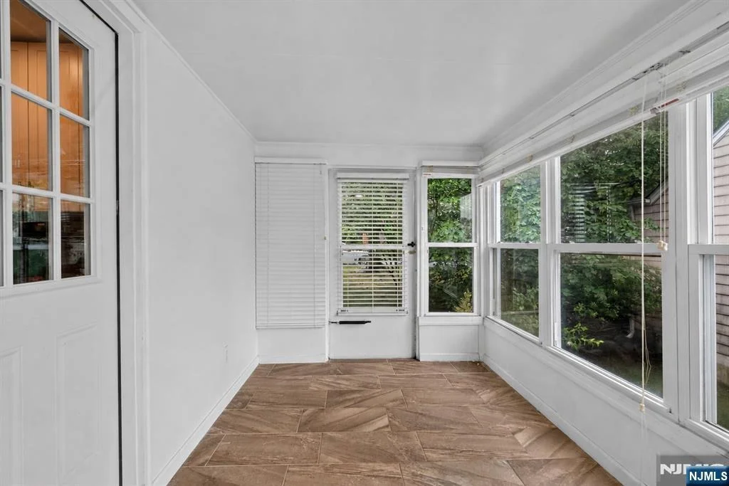 Photo of 8 Oak Crest