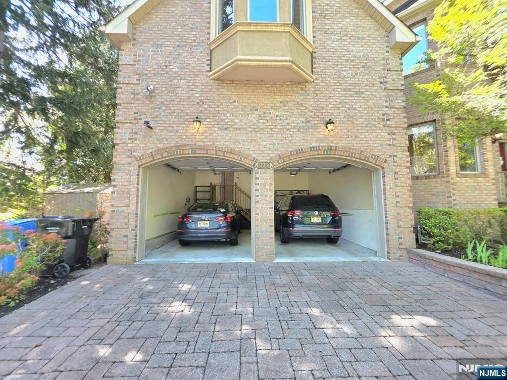 Photo of 335 Bullard
