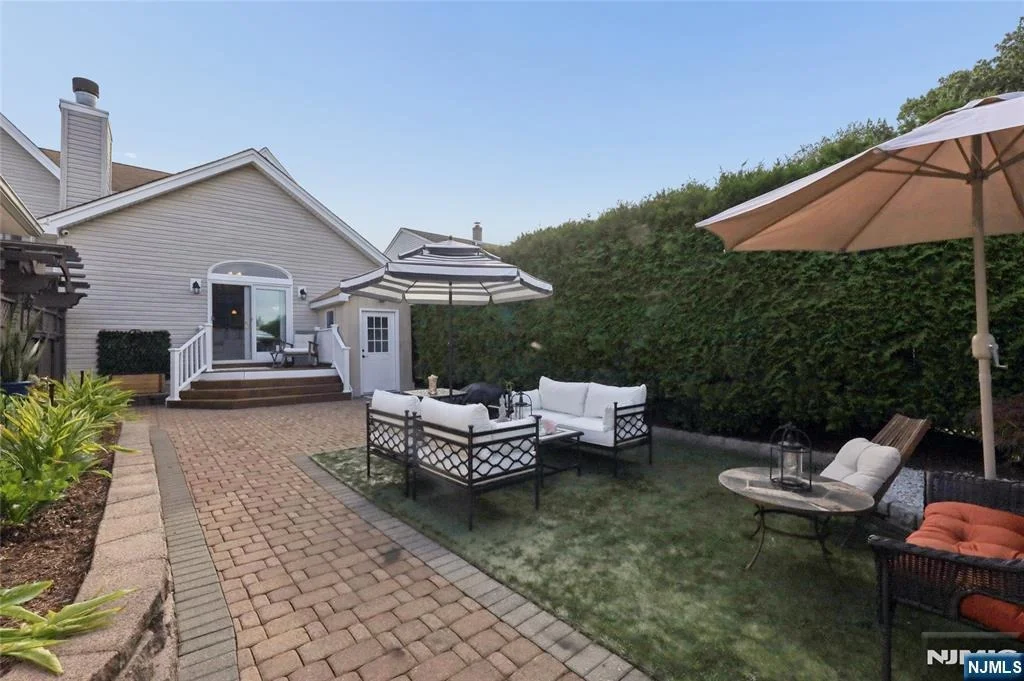 Photo of 599 Oak