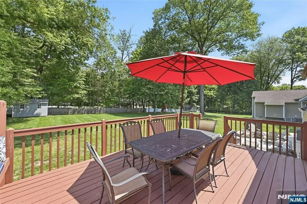 Photo of 77 White Pond