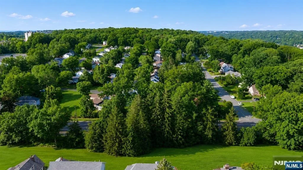Photo of 8 Oak Crest