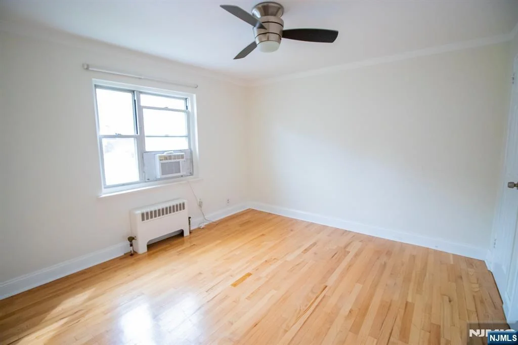 Photo of 370 Esplanade