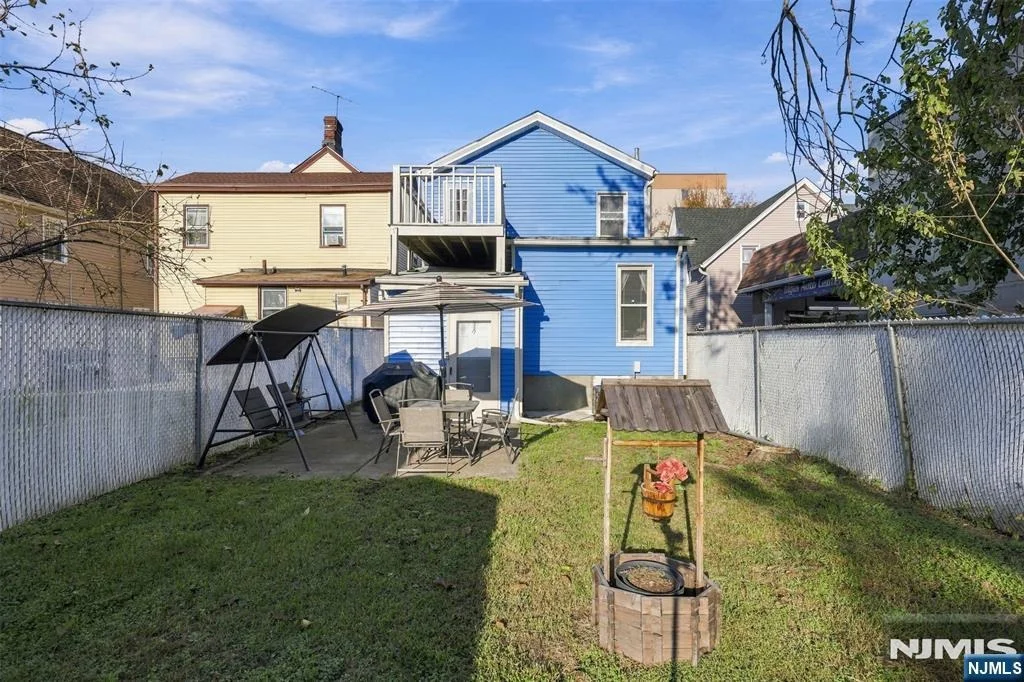 Photo of 74 Union
