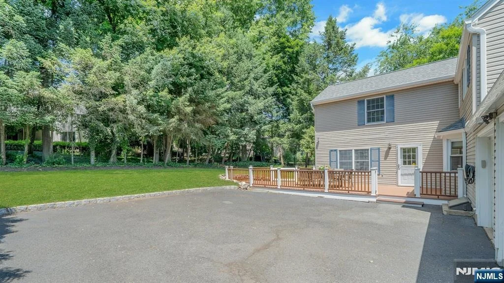 Photo of 140 Boulevard
