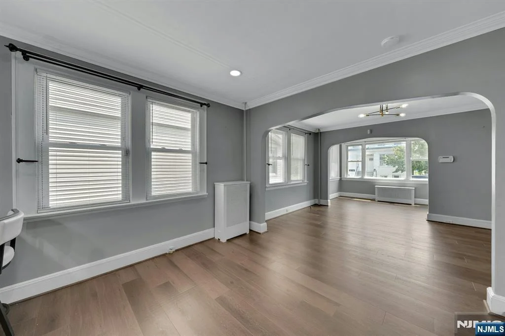 Photo of 595 Forest