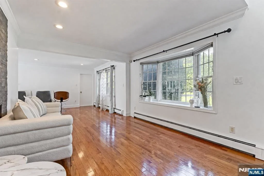 Photo of 64 Spring Valley