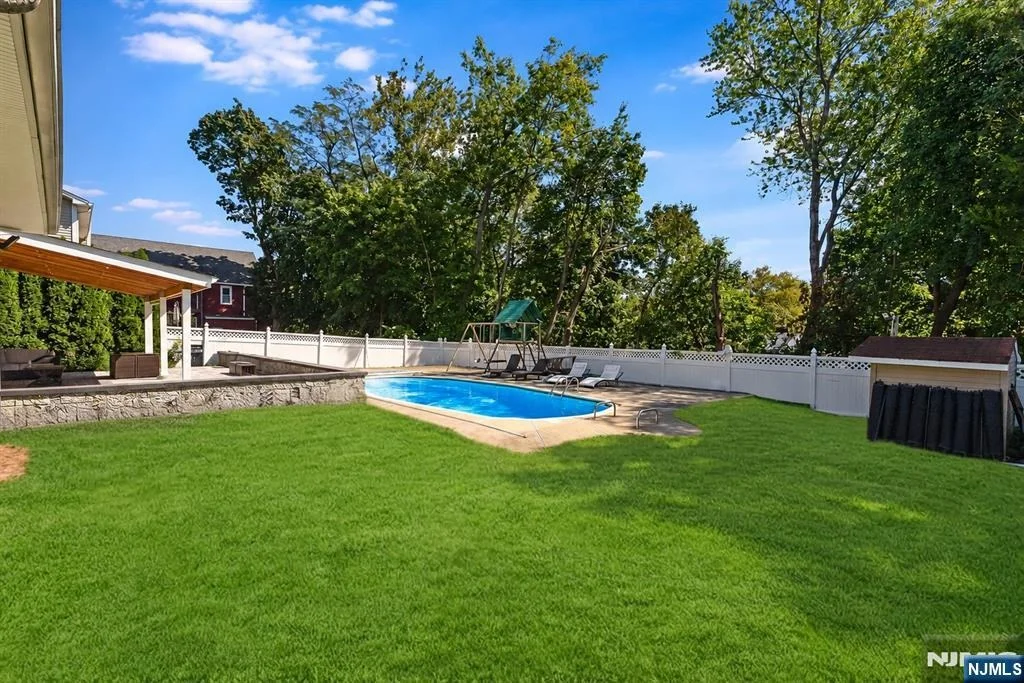 Photo of 64 Spring Valley