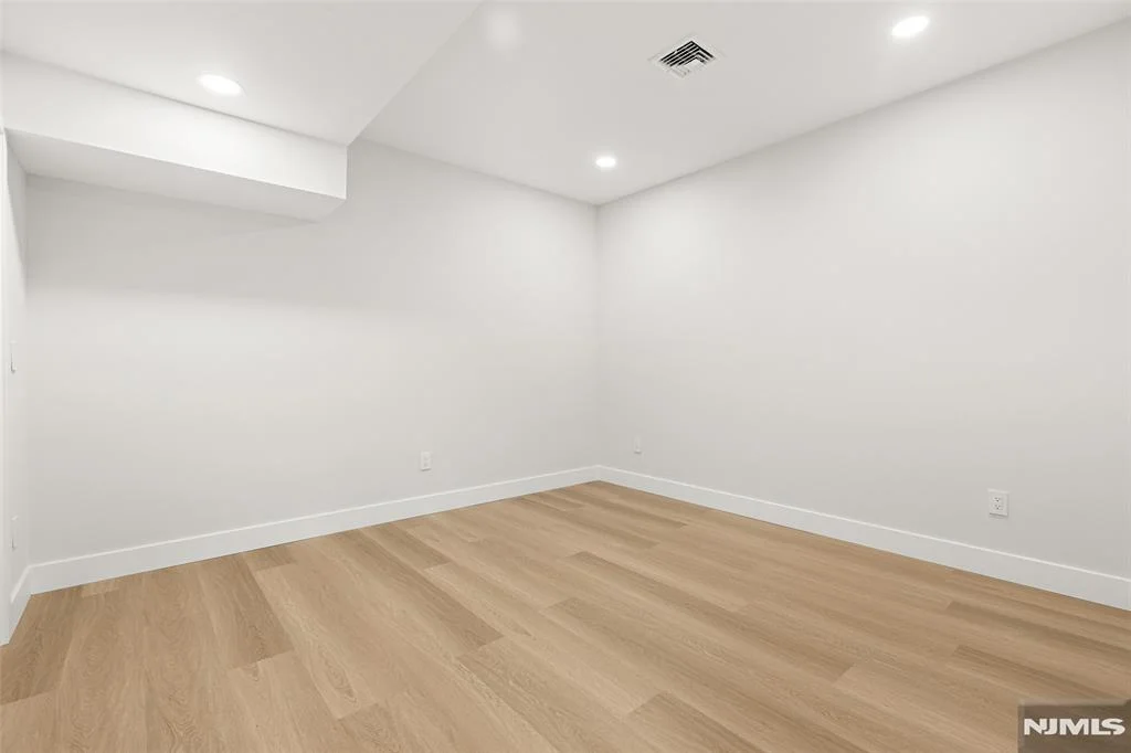 Photo of 302 Pine