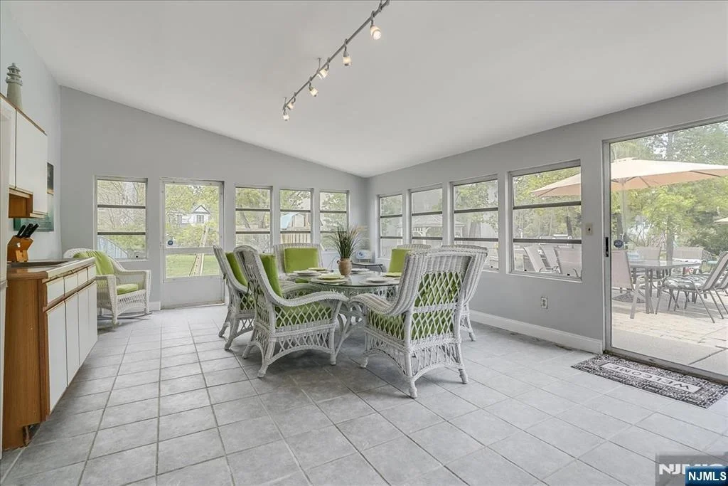 Photo of 670 Swathmore
